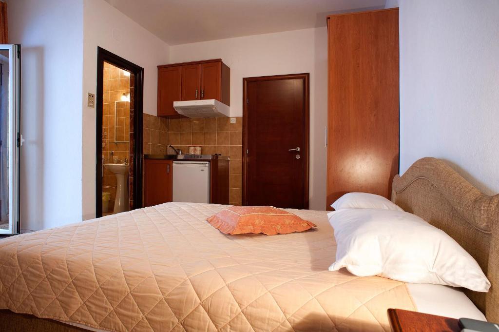 Apartments Vuksic Sveti Stefan Oda fotoğraf